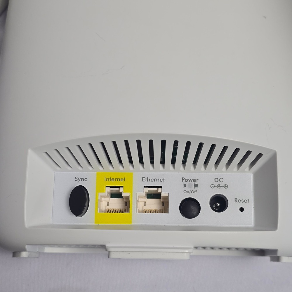 Netgear Orbi Mesh WiFi System AC2200 RBR20 Router 2 RBS20 Satellites White - Picture 8 of 8
